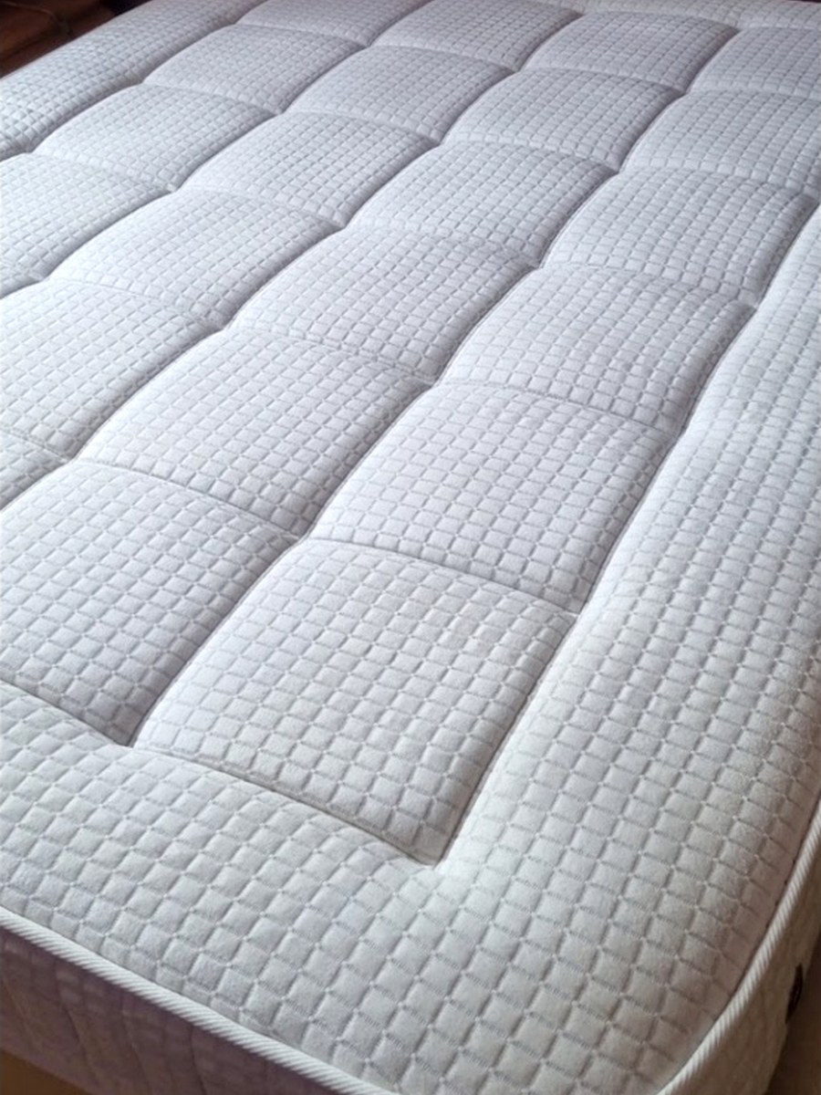 Matelas propre après nettoyage textile à domicile