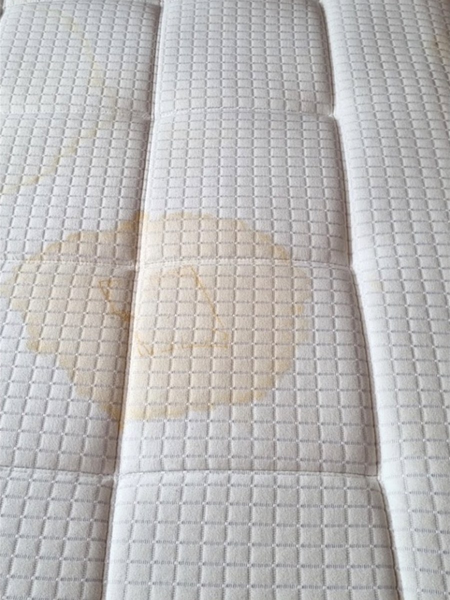 Matelas taché avant nettoyage textile à Bruxelles