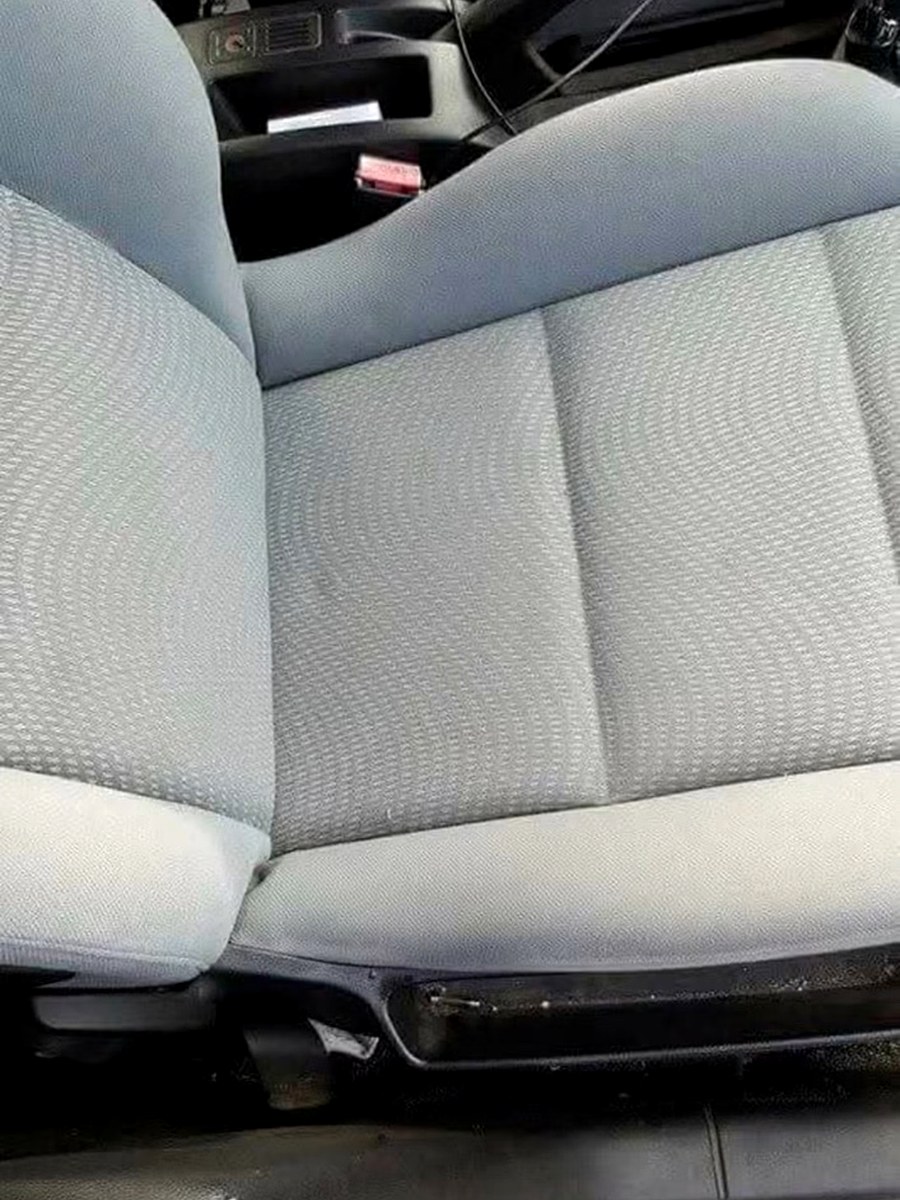 Siège auto propre après nettoyage
